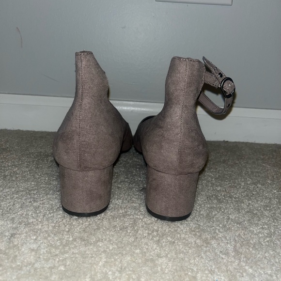 Chinese Laundry CL Grey Faux Suede Ankle Strap New Heels, 10 - Picture 4 of 5
